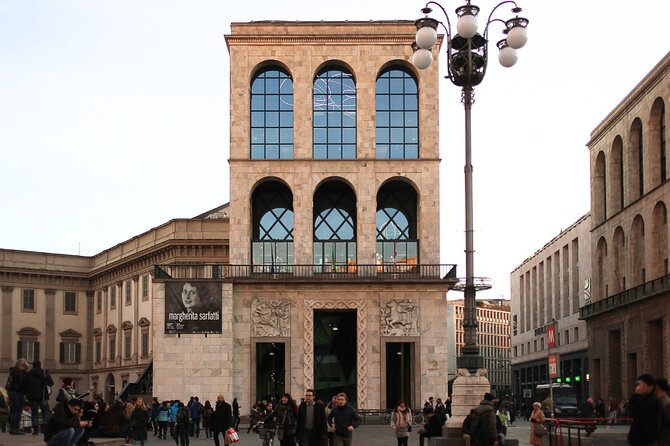 Milan: Museum of the 900 Fast-Track Entry Ticket & Audio Guide - Meeting at Piazza del Duomo: arriving smart around the Duomo