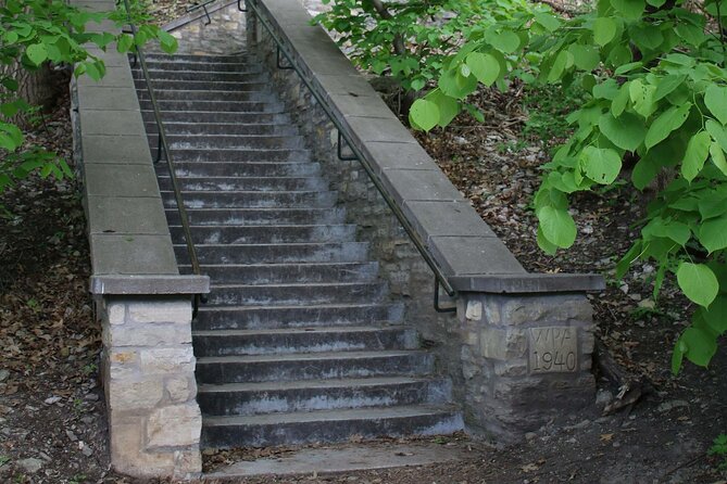 Minnehaha Falls: A Self-Guided Audio Tour of Minneapolis - Lower Glen Trail time: a walking segment that earns its place