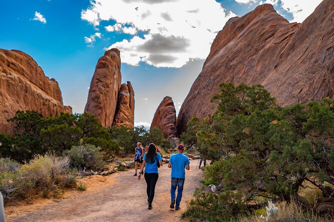 Moab Bundle: Arches Canyonlands, and La Sal Self-Guided Tours - How the Shaka Guide setup works (and why offline matters)