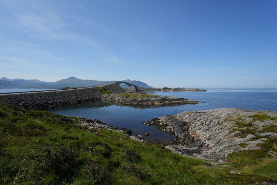 Molde: Atlantic Ocean Road & Varden Audio Guide Bus Tour - Cruise-pier pickup: find the green flags, not the stress
