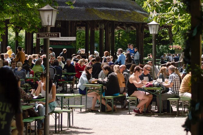 Munich Scavenger Hunt and Sights Self-Guided Tour - Juliet Capulet Statue: turn a famous name into a scavenger moment