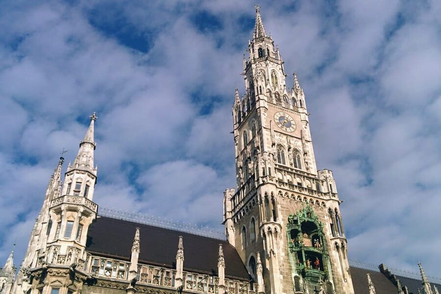 Munich: Self-guided sightseeing scavenger hunt for families - Language reality: German-only means you need a plan