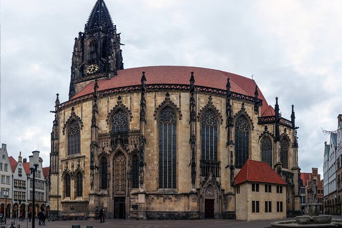 Münster Scavenger Hunt and Sights Self-Guided Tour - English and German Questions: How the City Teaches Without a Guide
