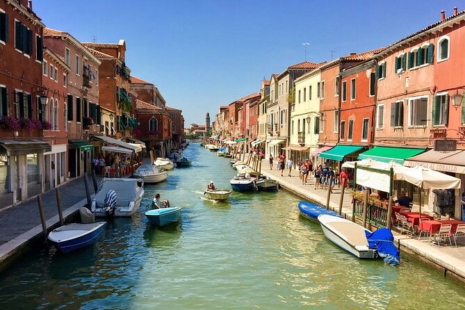 Murano and Burano cruise with glass blowing & audio guide - Burano at 12:15: where the audio tour helps you slow down