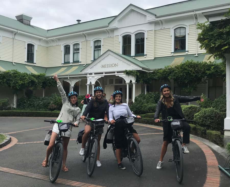 Napier: Cruise Self-Guided Cycle Ride to Winery - Half Day - Choosing your route: 40km loop vs 50km coastal return