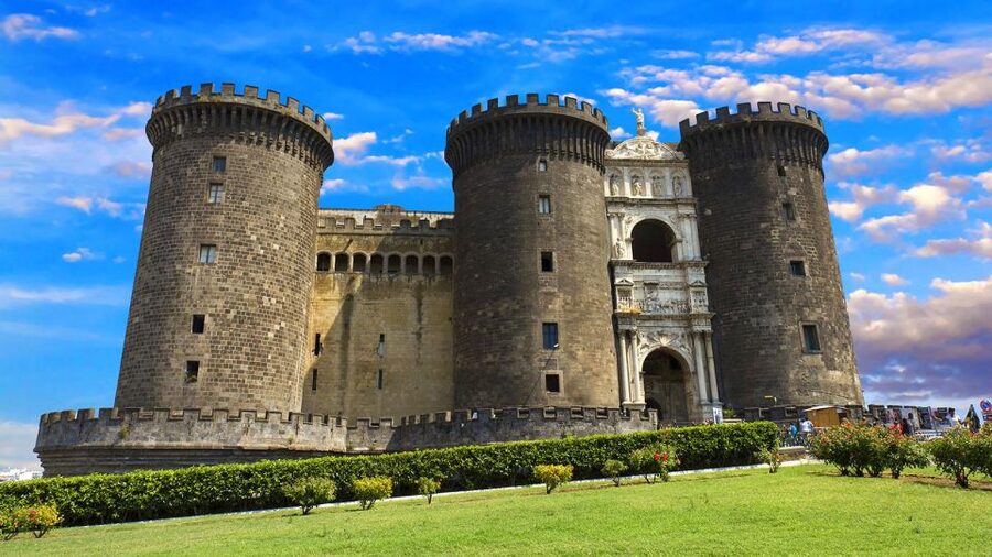 Naples Audioguide - TravelMate app for your smartphone - Naples Introduction, local cuisine, and how the app helps you orient fast