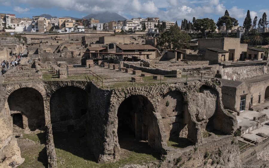 Naples: Herculaneum Entry Ticket with Digital Audio Guide - Herculaneum in one walkable day: why it feels different than Pompeii