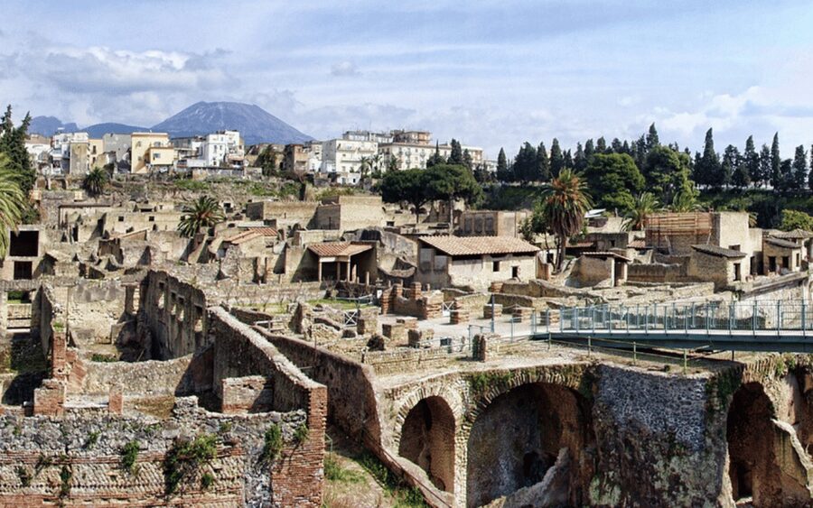 Naples: Herculaneum Entry Ticket with Digital Audio Guide - E-ticket + QR audio guide: your step-by-step plan