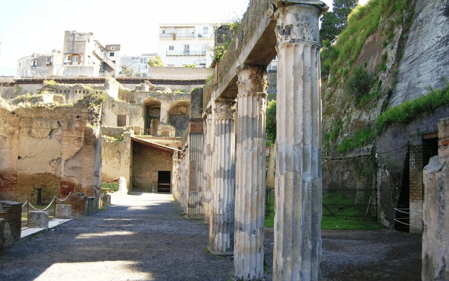 Naples: Herculaneum Entry Ticket with Digital Audio Guide - Getting to the entrance at Corso Resina 187 (and not wasting time)