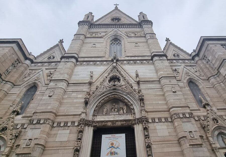 Naples: Monuments and Historic District Self-Guided Tour - Historic center walking: churches in three styles (1200 to 1800)
