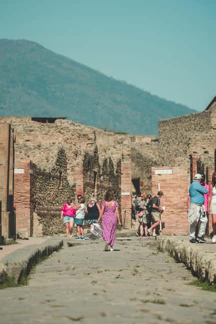 Naples:Pompeii SkiptheLine Ticket audioguide Round-Trip Bus - Pompeii in a 4-hour window: what this ticket really buys you
