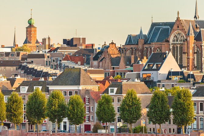 Nijmegen: City Walk with Audio Guide in 7 Languages on your Phone - Kronenburgerpark and Kruittoren: Green Break in the Middle of the Route