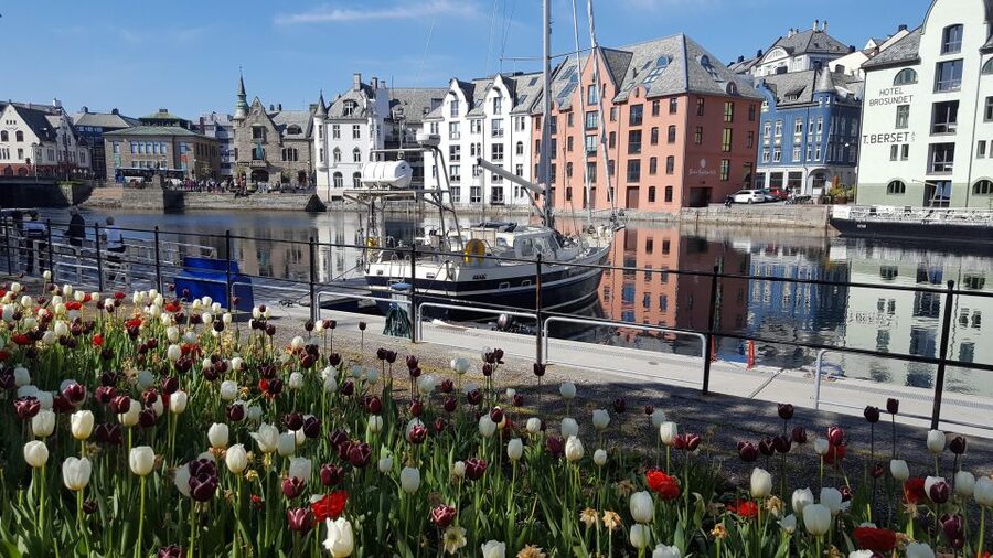 Norwegian Coastal Cities: Smartphone Audio Guide App - Ålesund: Art Nouveau After the Great Fire, One Walk at a Time