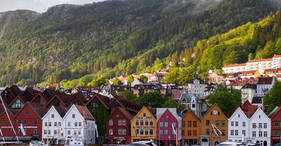 Norwegian Coastal Cities: Smartphone Audio Guide App - Bodø and Other Mid-Coast Stops: Short Audios That Still Give You Direction
