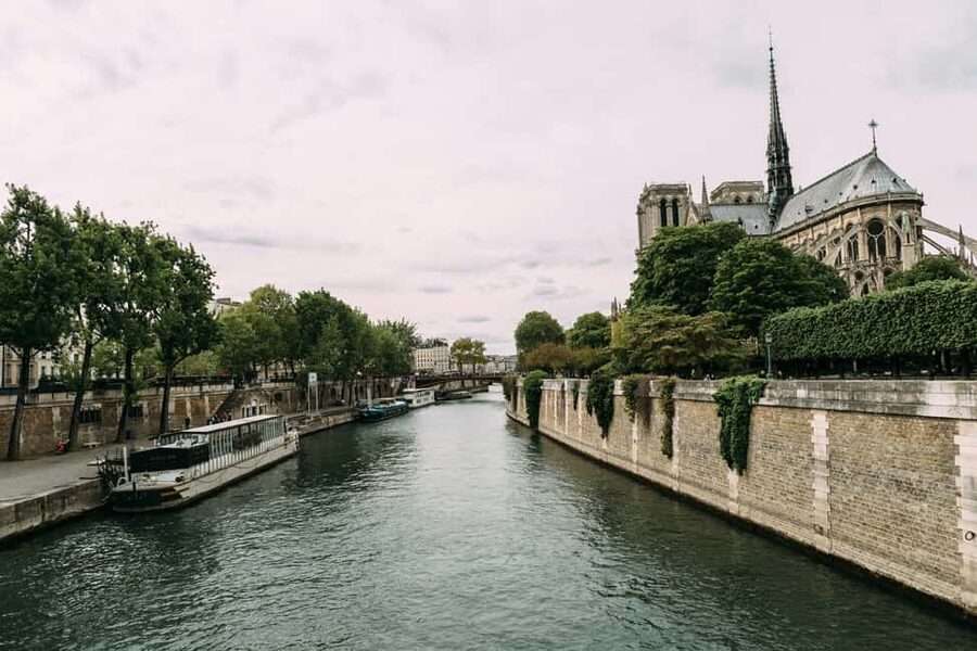 Notre-Dame Tour with Host or AudioGuide + Optional Cruise - Finding the Right Spot: Statue of Charlemagne on Île de la Cité