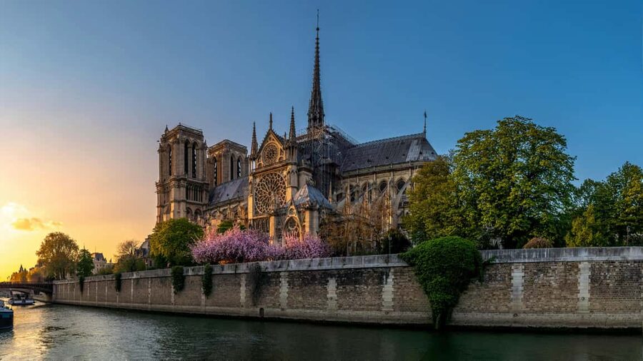 Notre-Dame Tour with Host or AudioGuide + Optional Cruise - Rules That Affect Your Visit: Dress Code, Security, and Restricted Areas