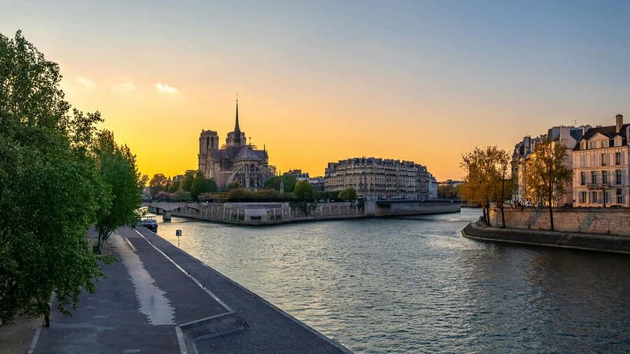 Notre-Dame Tour with Host or AudioGuide + Optional Cruise - Should You Book? My Practical Recommendation