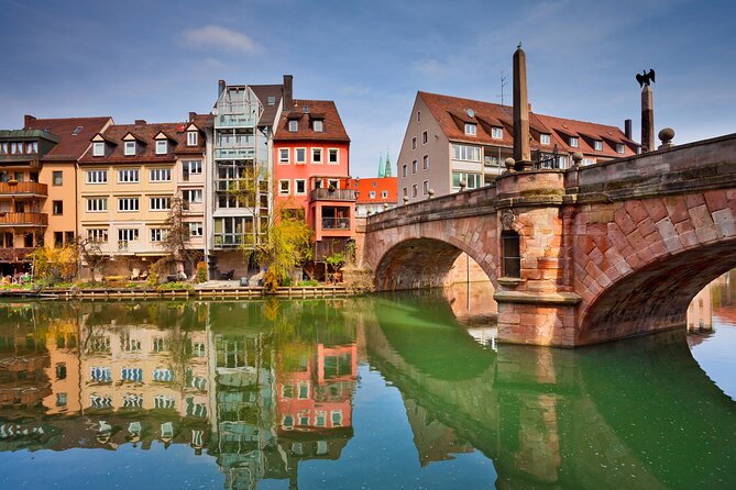 Nuremberg Scavenger Hunt and Highlights Self Guided Audio Tour - Der Schöne Brunnen and St. Sebaldus: the center’s most photo-friendly moments