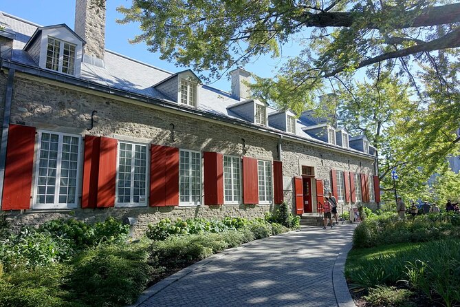 Old Montreal: Self-Guided Tour from Place D‘Armes to Old Port - Start at Place d’Armes, then walk toward the Old Port