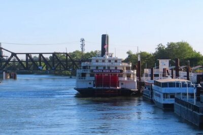 Old Sacramento: A Self-Guided Audio Tour - Pioneer Square, the Pony Express Statue, and Theodore Judah