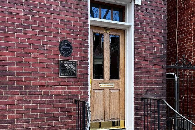 Old Town Alexandria Tour: A Self-Guided Audio Tour - Gadsby’s Tavern: Washington’s Alexandria and 18th-century costuming