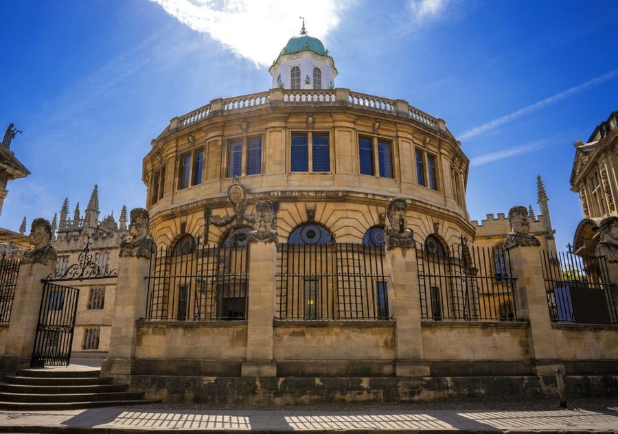 Oxford: City and Universities Express Tour & Audio Guide - Weston Library, History of Science Museum, and Sheldonian Theatre