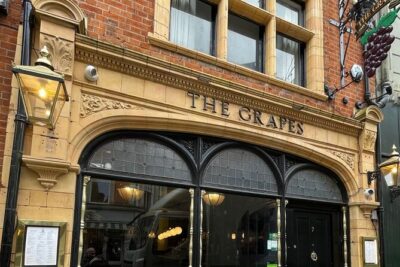 Oxford's Historic Pubs: A Self-Guided Walking Tour - Starting at Caudwell’s Castle by the Riverside