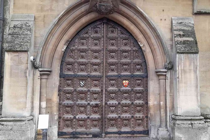 Oxford's literary legends and landmarks: A Self-Guided Audio Tour - St Mary the Virgin: CS Lewis, Tolkien, and a passageway for Narnia