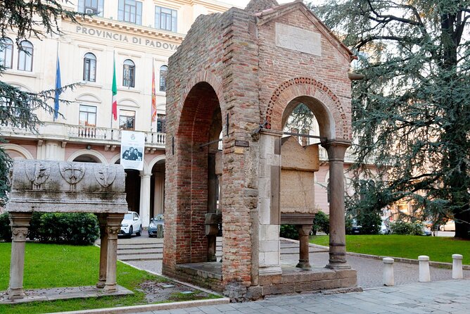 Padova Scavenger Hunt and Sights Self-Guided Tour - Starting at Prato della Valle: a simple way to get your footing
