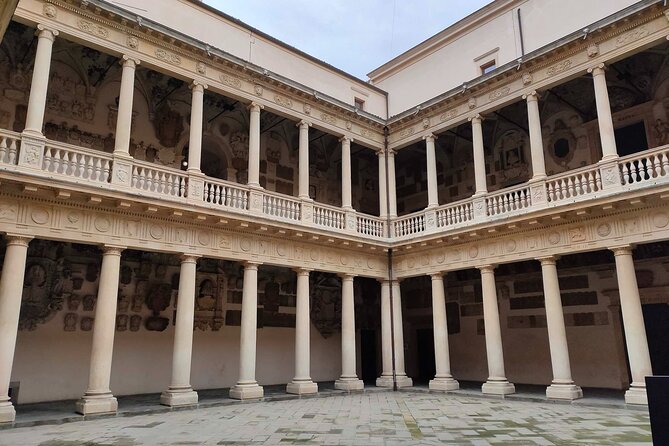 Padua’s Historical Centre: A Self-Guided Walking Tour - The main sights you’ll meet, including Torre dellOrologio
