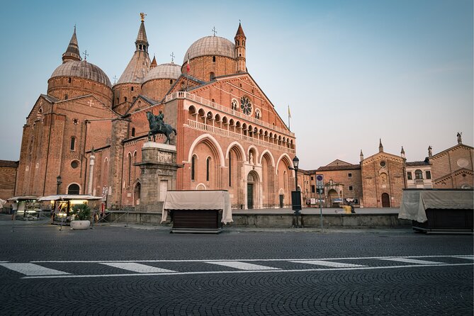 Padua Scavenger Hunt and Highlights Self Guided Audio Tour - Prato della Valle and the Garibaldi monument: finishing with open space