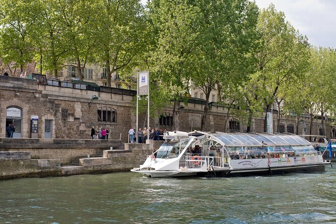 Paris: Batobus Hop-On Hop-Off Cruise & Landmarks Audio Tour - Timing and operating months: when the route is running