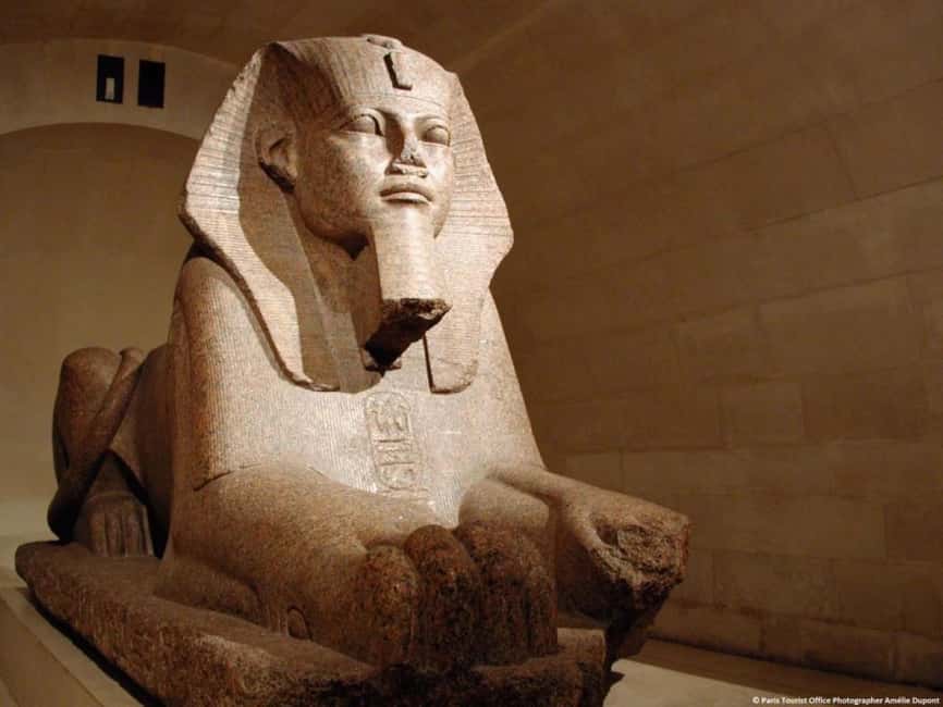 Paris: Louvre Museum Hosted Entry & Masterpieces Audio Guide - Time, Security Lines, and Finding Your Pace in a Huge Museum
