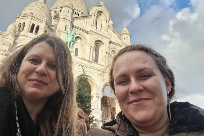Paris (Montmartre) Scavenger Hunt and Sights Self-Guided Tour - Stop 1: Moulin Rouge—start with a big landmark and quick momentum