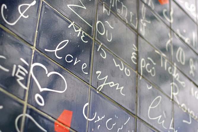 Paris (Montmartre) Scavenger Hunt and Sights Self-Guided Tour - Stop 2: Mur des Je taime—turn a photo spot into an actual learning stop