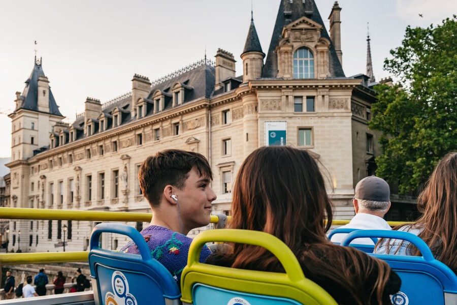 Paris: Night Bus Tour with Audioguide - Where to Board at the Louvre: Finding Stop 3 and the Red-White Bus