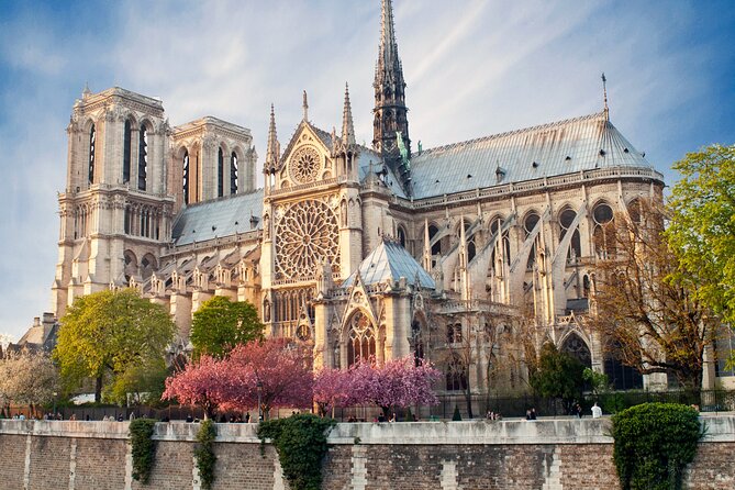 Paris Notre Dame Cathedral Audio Guide Visit - What to focus on at the front facades and around the Île de la Cité