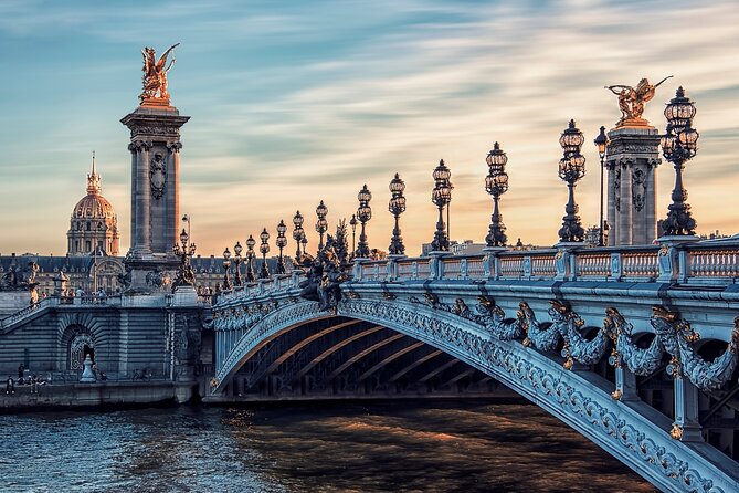 Paris Scavenger Hunt and Highlights Self-Guided Tour - How the scavenger hunt works on the street