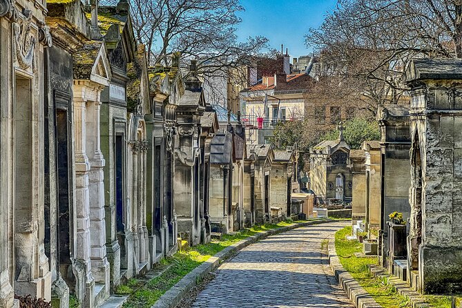 Père-Lachaise Cemetery Paris Tour with Audioguide - Entering Père-Lachaise: what makes this cemetery special