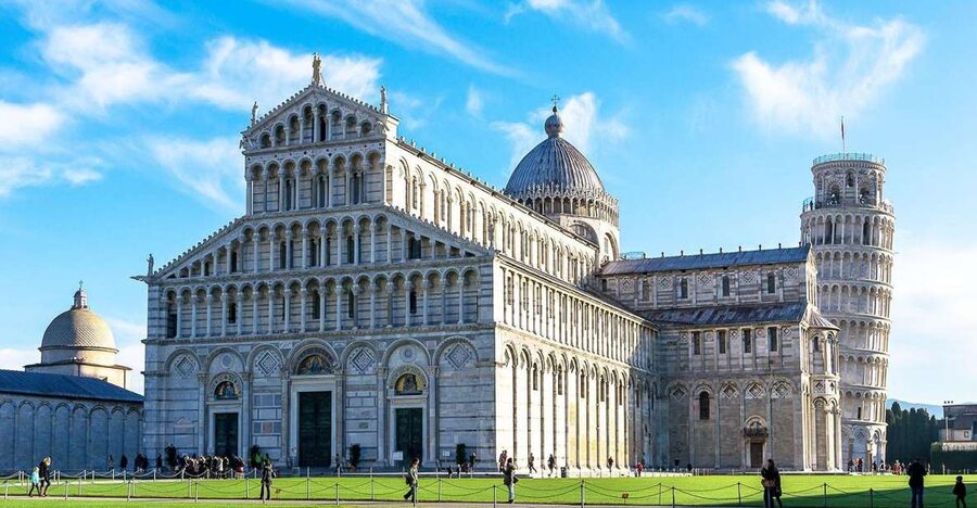 Pisa Audioguide - TravelMate app for your smartphone - Duomo: Using the Exterior and Interior Audio to Connect the Dots
