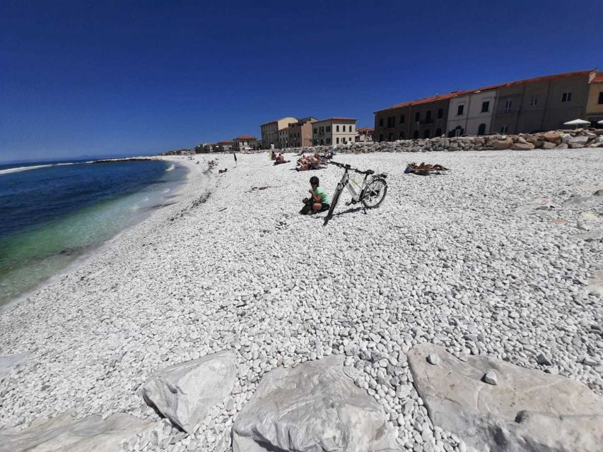 Pisa: Cycling to the Sea on a Self-Guided Tour - From Piazza della Stazione to Trammino: Getting Oriented Fast
