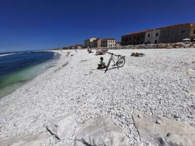 Pisa: Self-Guided tour to the sea by E-Bike - Meeting at Piazza della Stazione and getting your e-bike ready