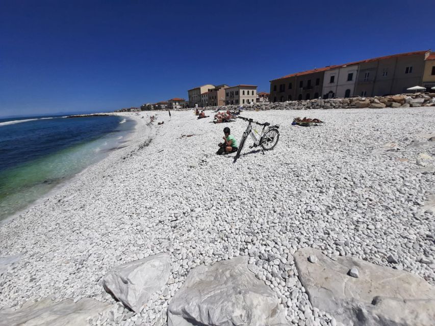 Pisa: Self-Guided tour to the sea by E-Bike - Meeting at Piazza della Stazione and getting your e-bike ready