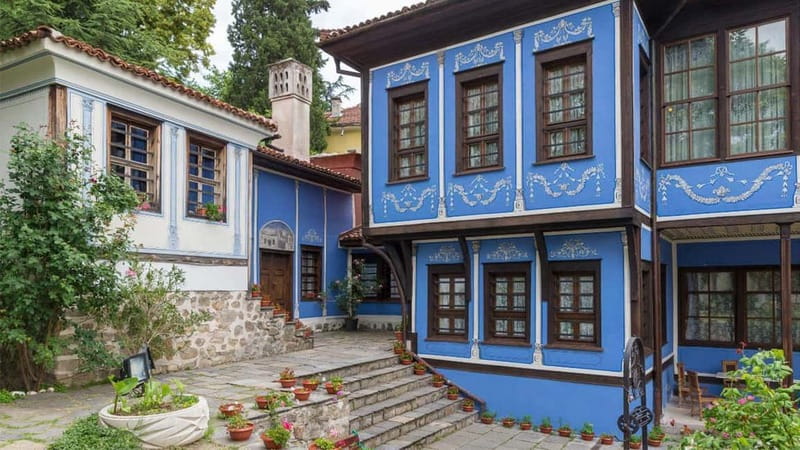 Plovdiv: Old Town Guided Walking Tour & Audioguide & Museum - Finishing near Djumaya Mosque: your last look plus Turkish coffee