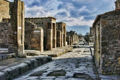 Pompeii Archaeological Park Skip-the-line Entry and Audio Guide - Using the smartphone audio guide and map without getting lost