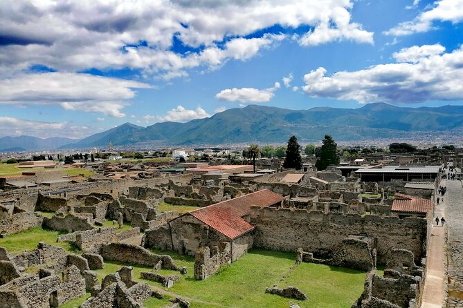 Pompeii from Naples: Smart Audio Guide with Travel Instructions - Naples to Pompeii without the herding feeling