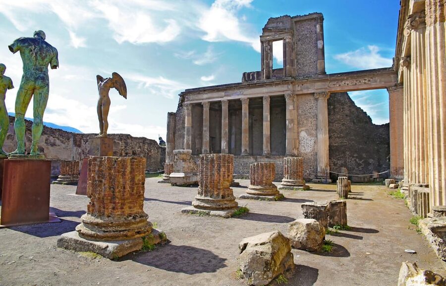 Pompeii: Skip-the-Line Entry & Audioguide - The route through Pompeii: forum first, then the city’s daily rhythm
