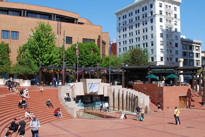 Portland (Downtown) Scavenger Hunt & Self-Guided Tour - Stop 1: Powell’s City of Books and the fun of answering on-site