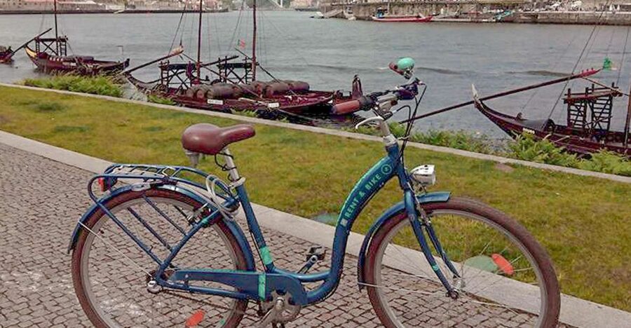 Porto: Self-Guided Bike and Boat Tour with Port Wine Tasting - Key highlights at a glance