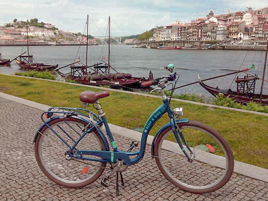 Porto: Self-Guided Bike and Boat Tour with Port Wine Tasting - The route that actually matters: Dom Luís I, bridges by boat, Afurada food